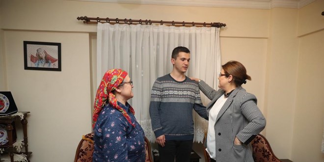 Bakan Yanık, şehit Aybüke öğretmenin ailesini ziyaret etti