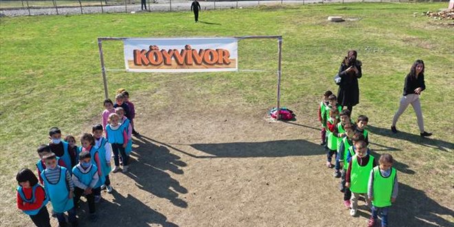 Muşlu çocuklar 'Köyvivor' parkuru ile eğleniyor