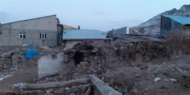 Erzurum'daki depremden etkilenenlerin yaraları sarılıyor