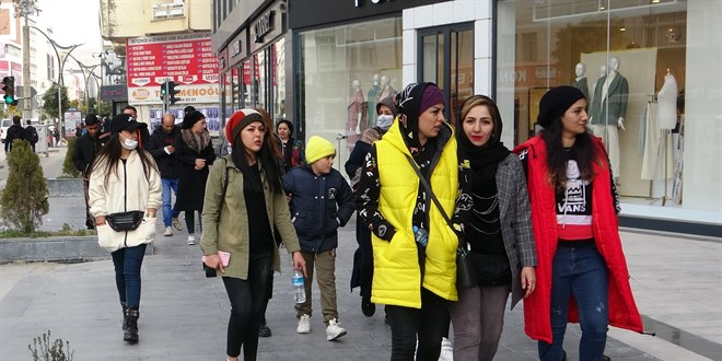 İranlıların Van'a gelişi esnafın yüzünü güldürdü