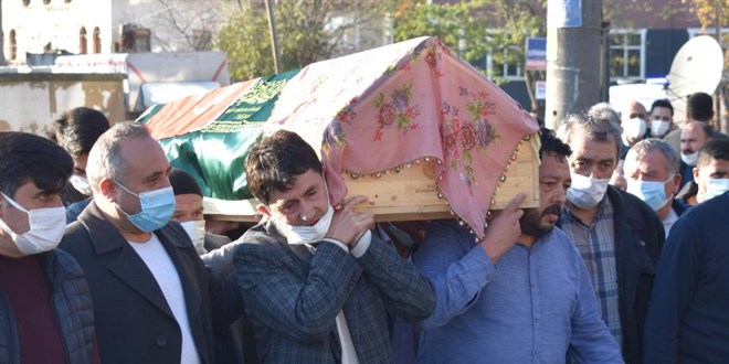 Cinsel saldırıya uğrayıp başı taşla ezilen Ayşegül defnedildi