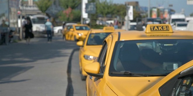 Turist klna girip taksiye binen fenomenler dolandrld