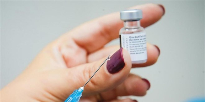 BioNTech'in Kovid-19 aşısı 12-15 yaş grubunda tam etkili