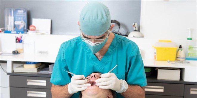 Sağlık Bakanı Koca diş hekimlerinin gününü kutladı