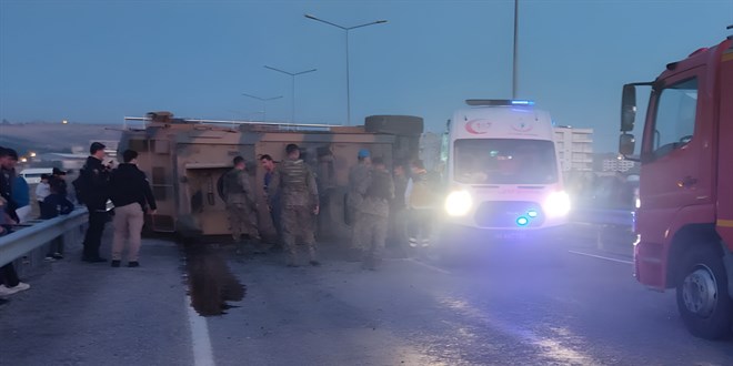 Siirt'te zırhlı askeri araç devrildi