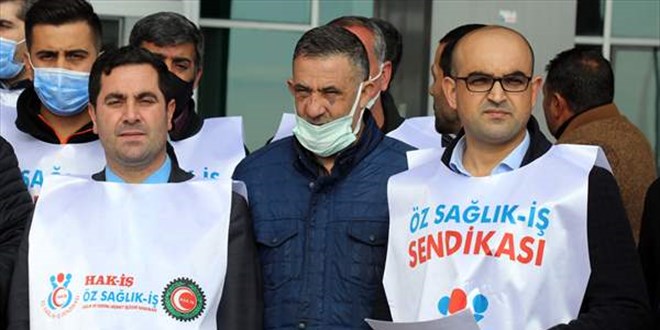 Sıra numarası nedeniyle tartıştığı sağlık personelini darp etti