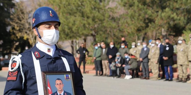 Halı sahada kalp krizi geçiren uzman çavuşa veda