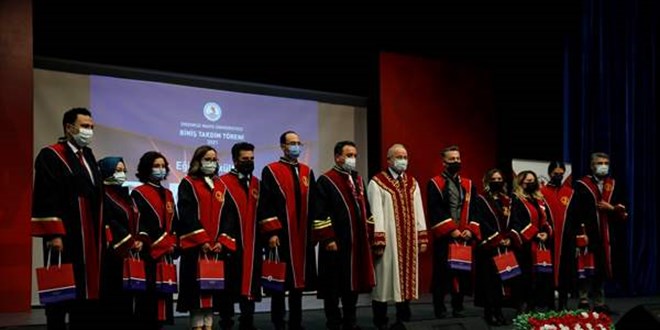 OMÜ'de 95 öğretim üyesi için cübbe giyme töreni düzenlendi