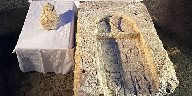 Kütahya'da Hazreti İsa heykeli ile mezar siteli ele geçirildi