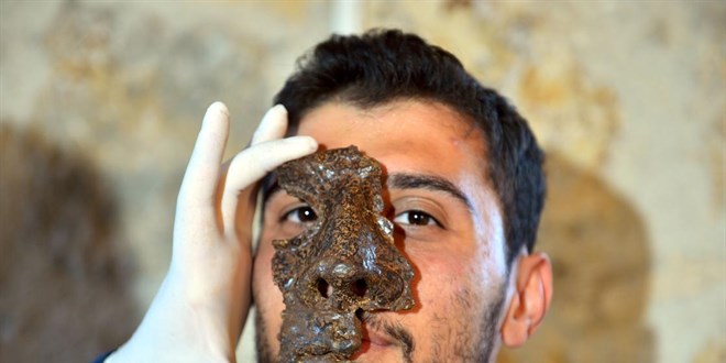 Roma askerine ait 1800 yllk demir maske bulundu