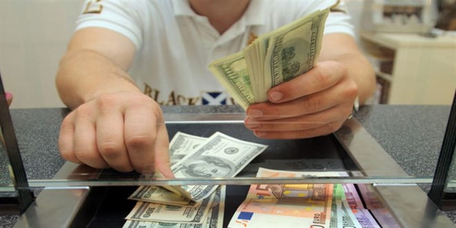 Kur fırladı; ev ve oto satışları durdu. 9 bin ilan geri çekildi