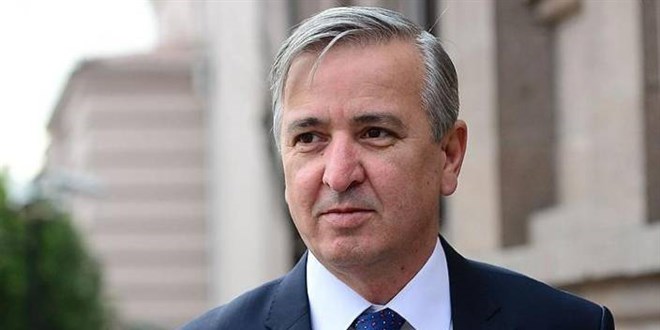 Erdo�an'�n eski metin yazar� �nal: Bir felaketin k�y�s�nday�z