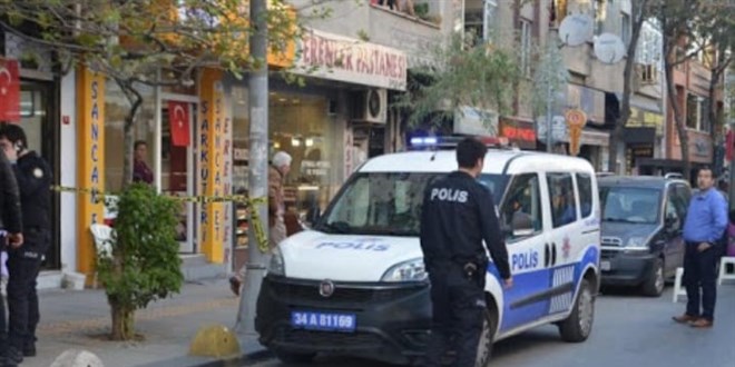 Kavgayı ayırmaya çalışan polis memuru bıçaklandı
