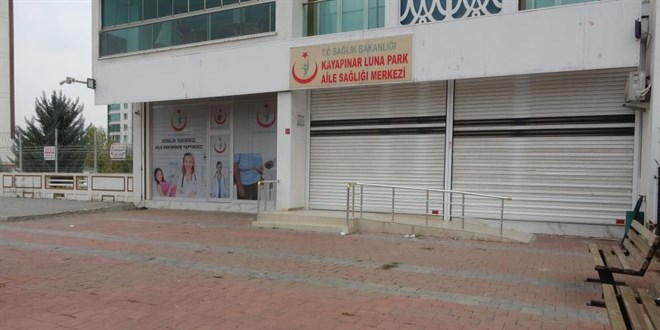 Kadın hasta, bıçakla doktoru yaraladı, ASM'yi birbirine kattı