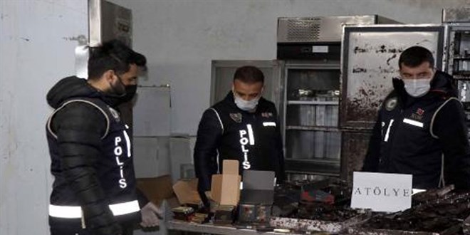 Cinsel içerikli çikolata üretimi yapan imalathaneye baskın