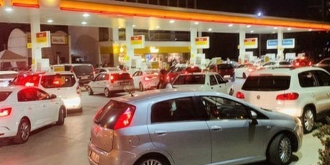 AK Partili Vekil: İstasyonlardaki kuyruklar zamdan değil, araç fazlalığından