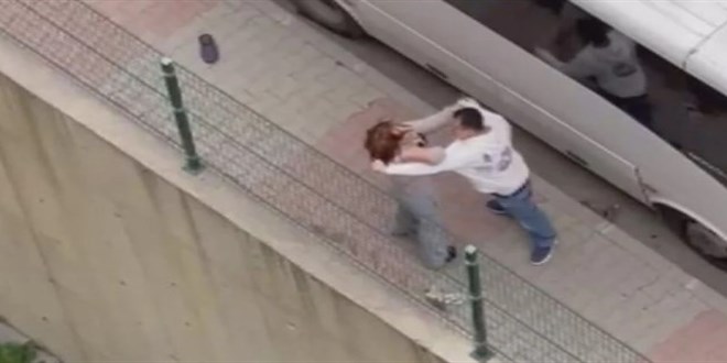 Eski eşini sokak ortasında dövüp saçlarını kesti