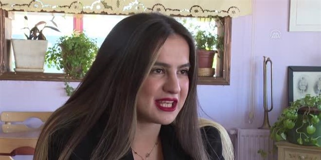 Kanser hastası çocukların tedavisine 'kahkaha yogası' ile destek oluyor