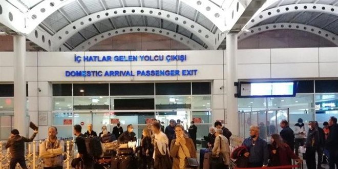 İstanbul'dan gelen uçak Antalya'ya inemeyince Denizli'ye indi
