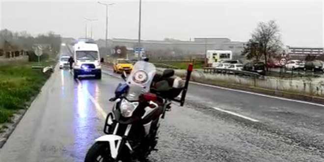 Plakasız motosikletli, polis memurunu yaralayıp kaçtı