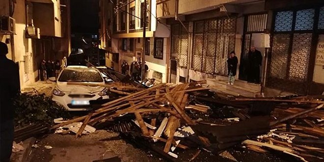 Yurt genelinde şu ana kadar 282 evin çatısı uçtu