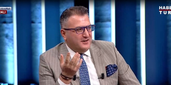 Cem Küçük'ten izleyiciye tepki : iPhone kullanmasın o zaman