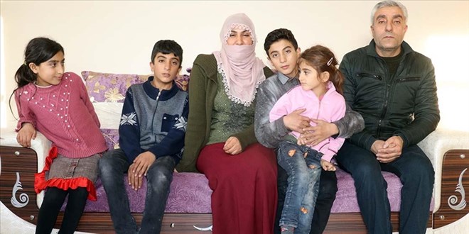 Evi yanan aile devletin şefkat eliyle sıcak yuvaya kavuştu