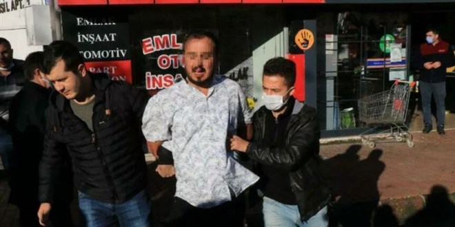 İngilizce öğretmeni bunalıma girdi, kelepçeyle hastaneye kaldırıldı