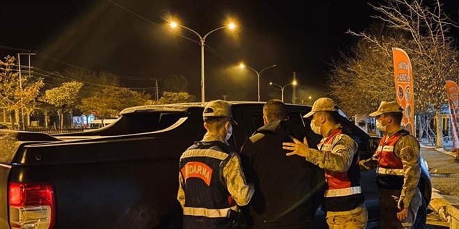 Esnafı dolandıran sahte yüzbaşı yakalandı