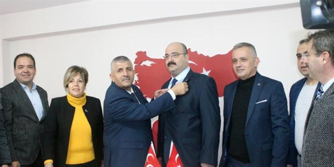 CHP ve İyi Parti'den istifa eden 27 kişi MHP'ye katıldı