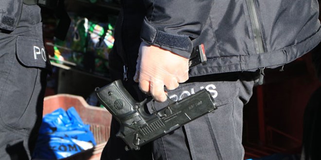 Oyuncak tabancal soyguncu, gerek tabancal kuyumcu tarafndan vuruldu