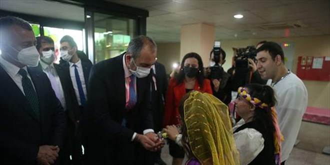 Adalet Bakanı Gül: Engelsiz adliye çalışmalarımız sürüyor