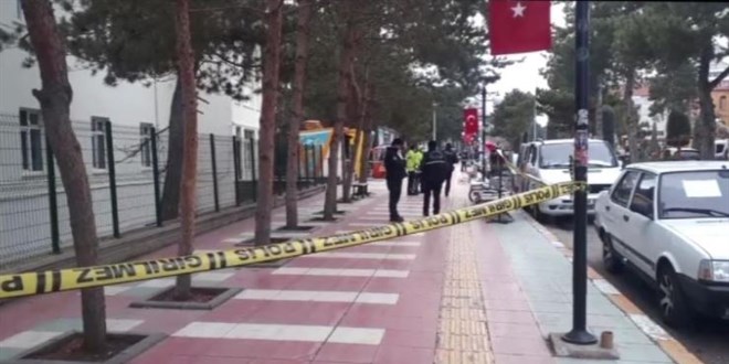 �zel okulun y�netim kurulu ba�kan�na silahl� sald�r�