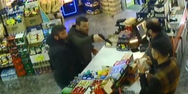 Veresiye vermeyen bakkala silah doğrulttu