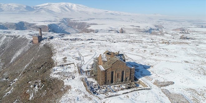 'Medeniyetler beşiği' Ani kar yağışıyla ayrı güzelliğe büründü