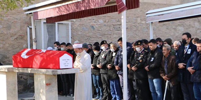 Trafik kazasında vefat eden jandarma er toprağa verildi