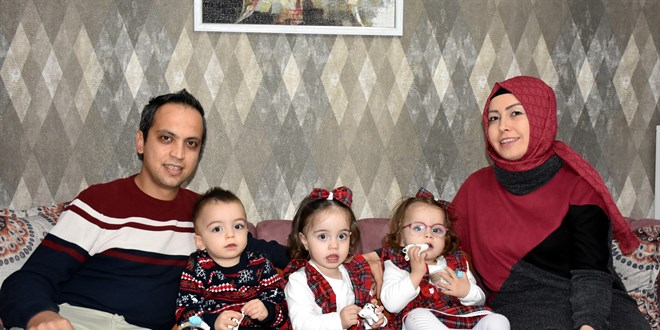 Üçüz çocuk sahibi sağlıkçı çift omuz omuza çalışıyor