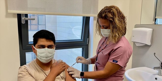 Eskişehir'de, TURKOVAC'ın Faz-3 çalışması için 100 gönüllü aşı yaptırdı