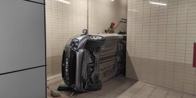 Araç metro alt geçidine düştü, doğum gününde öldü