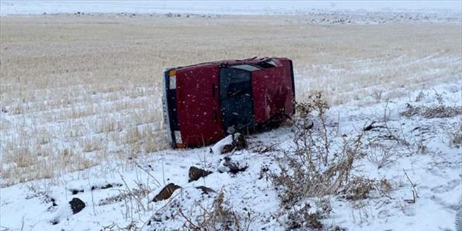 Sivas'ta trafik kazas�nda 5 ��retmen yaraland�