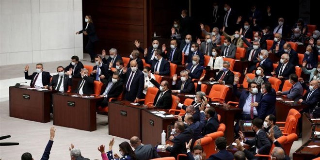 TBMM'de yumruk yumruğa kavga