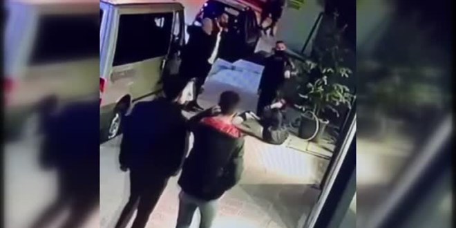 Sokak köpeklerinin saldırdığı kız çocuğunu esnaf kurtardı