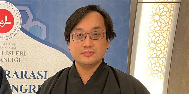 Müslüman olan Japon akademisyen öğrencilerine İslam'ı öğretiyor