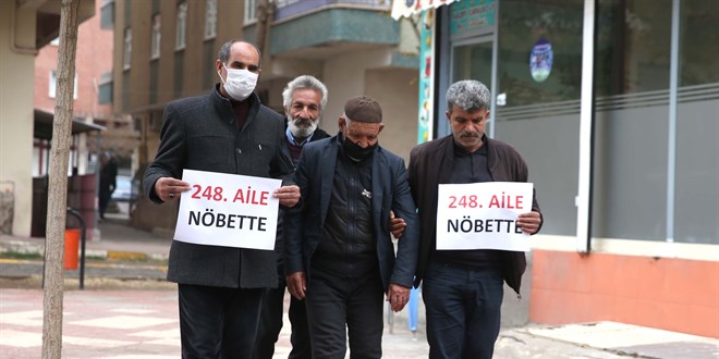 80 yaşındaki baba 12 yaşında dağa kaçırılan kızı için eyleme katıldı