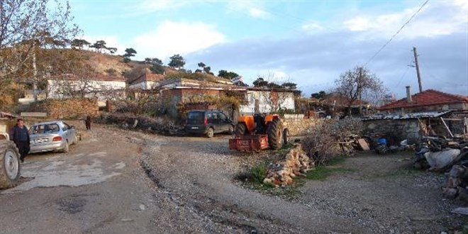 Köydeki 70 yıllık evlere tapu iptal davası açıldı