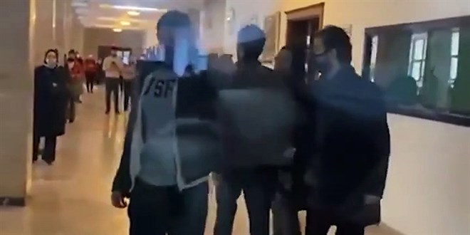 Ankara Üniversitesi'nde bıçaklı tehdit: Kampüse polis girdi