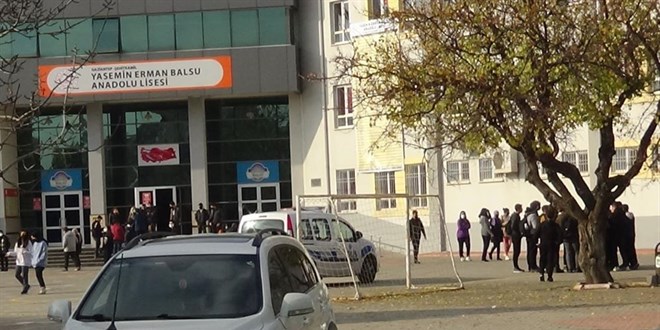 Kız öğrenci, ders arasında okulun penceresinden atladı