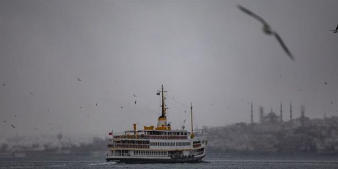�stanbul ve �zmir'de deniz ula��m�na 'olumsuz hava' engeli
