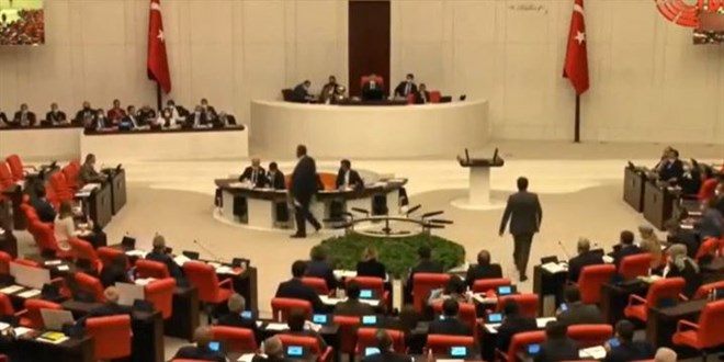 Bakan Pakdemirli 'Geri zekalı' sözleri için helalleşti