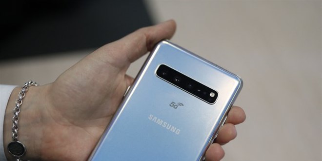 Samsung, cep telefonunda isim deiikliine gidiyor